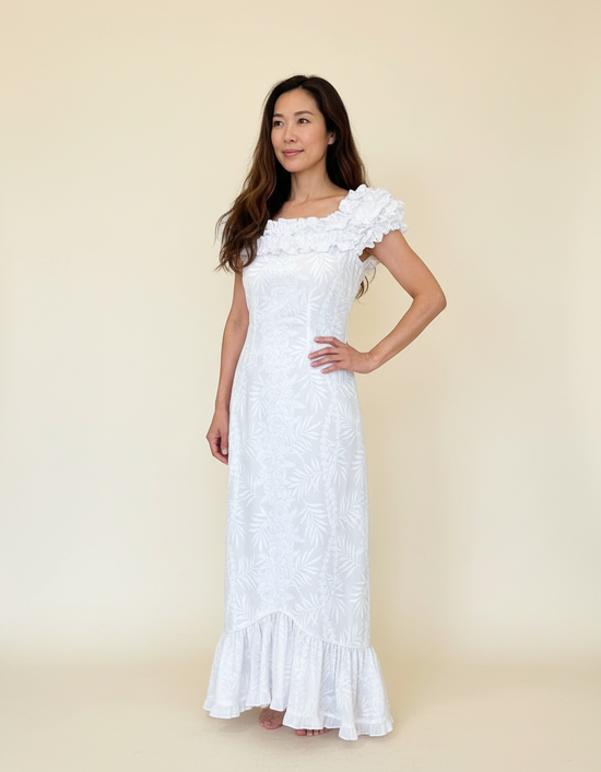 Mālie Holokū All White Mu'umu'u
