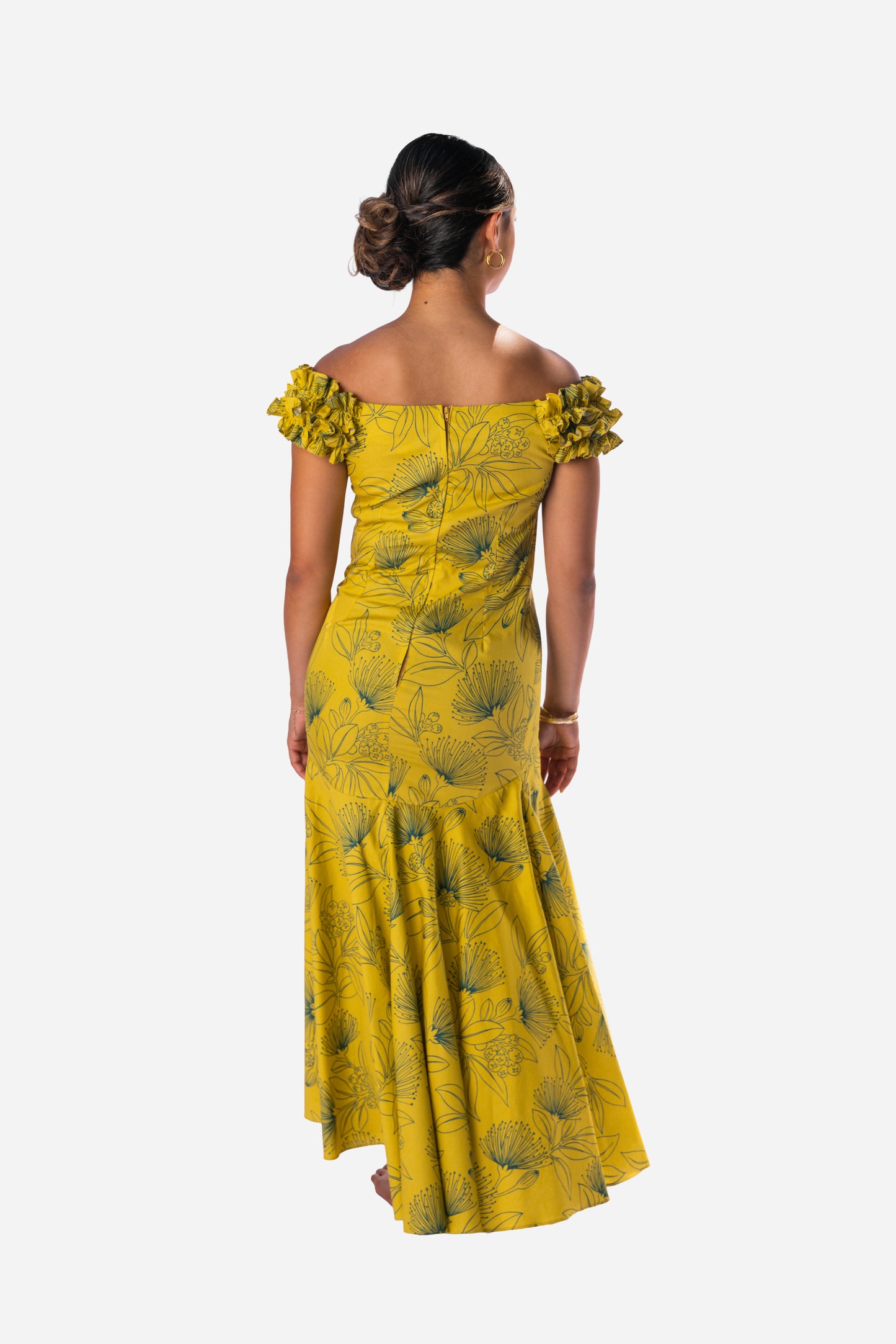 Kiana Long Muʻumuʻu